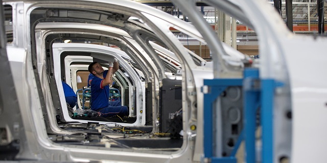 Dans l'industrie automobile allemande en janvier, les entrées de commandes ont en revanche augmenté de +4,2%, après avoir chuté le mois précédent.