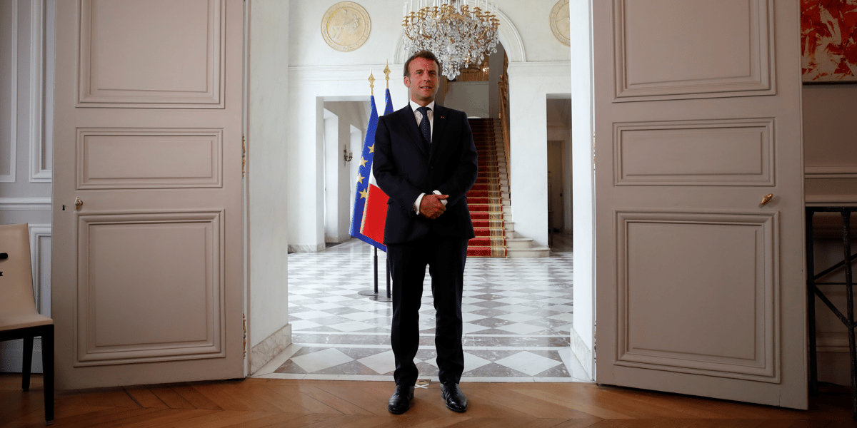 Coronavirus : Emmanuel Macron au palais de l'Élysée, après avoir assisté à une visioconférence internationale sur la vaccination