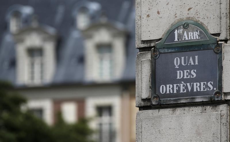Vaste prelevement adn au siege de la police judiciaire de paris