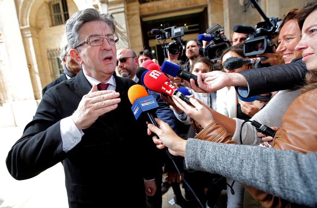 La france insoumise espere au moins un groupe a l'assemblee