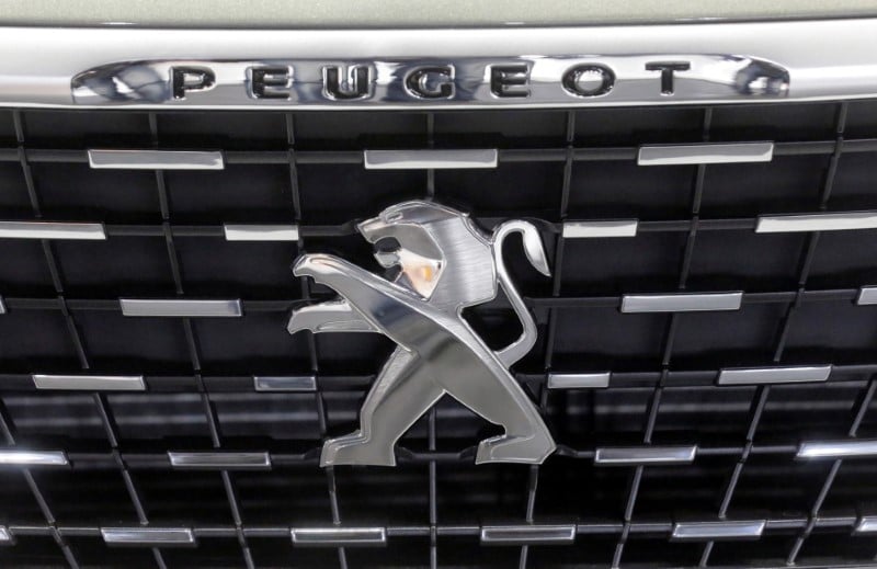 Psa songe a reinternaliser des composants de vehicules electriques
