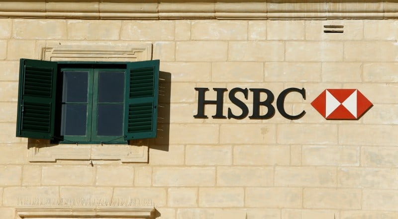 Hsbc a choisi john flint pour succeder a stuart gulliver