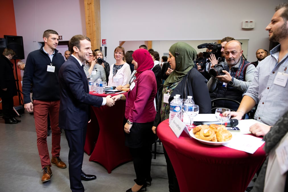 Macron promet une baisse "drastique" du cout du permis de conduire