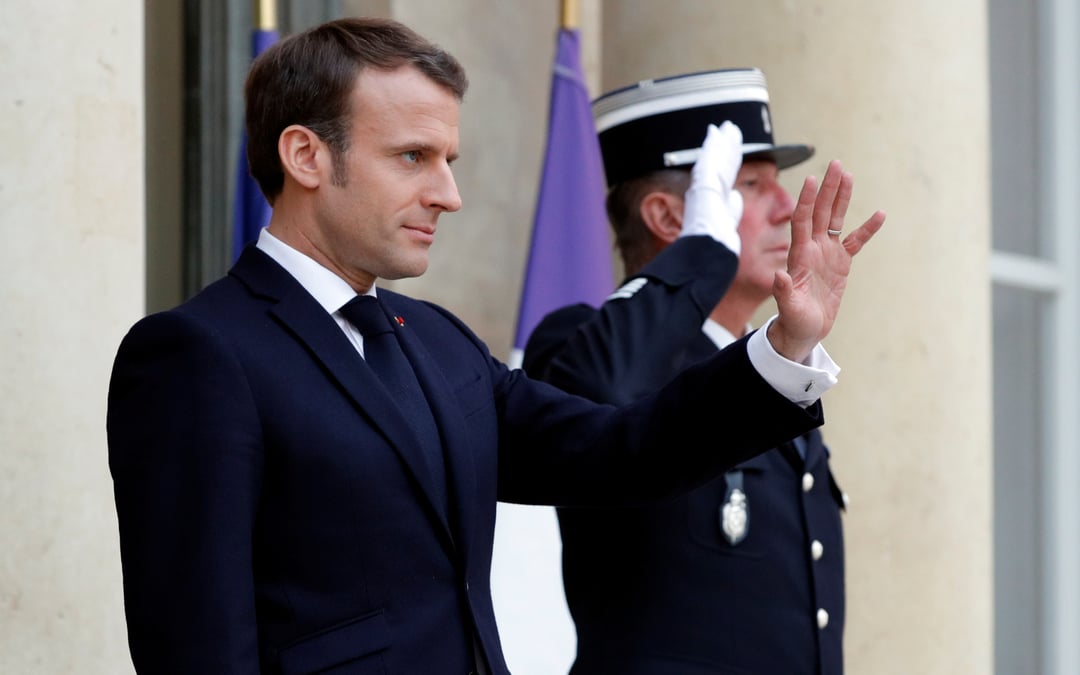 Macron "regrette" les tentatives de clivage gauche-droite