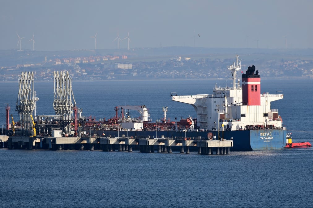 Un petrolier russe saisi en grece dans le cadre des sanctions de l'union europeenne