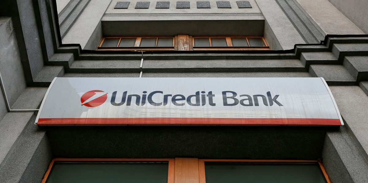 Pour l'ensemble de l'année, UniCredit avait relevé en juillet sa prévision de chiffre d'affaires à plus de 23 milliards d'euros, contre 22,5 milliards auparavant.