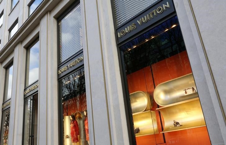 Lvmh, en tete du cac 40 a mi-seance