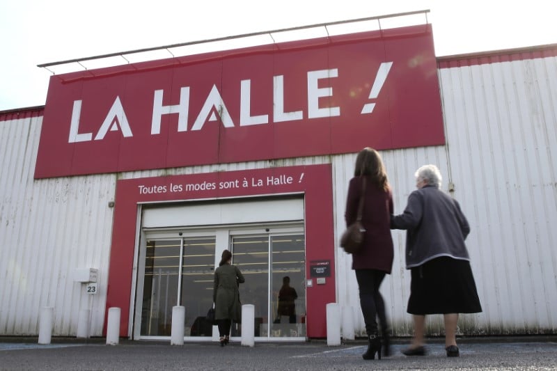 Vers une fusion de magasins la halle et la halle aux chaussures