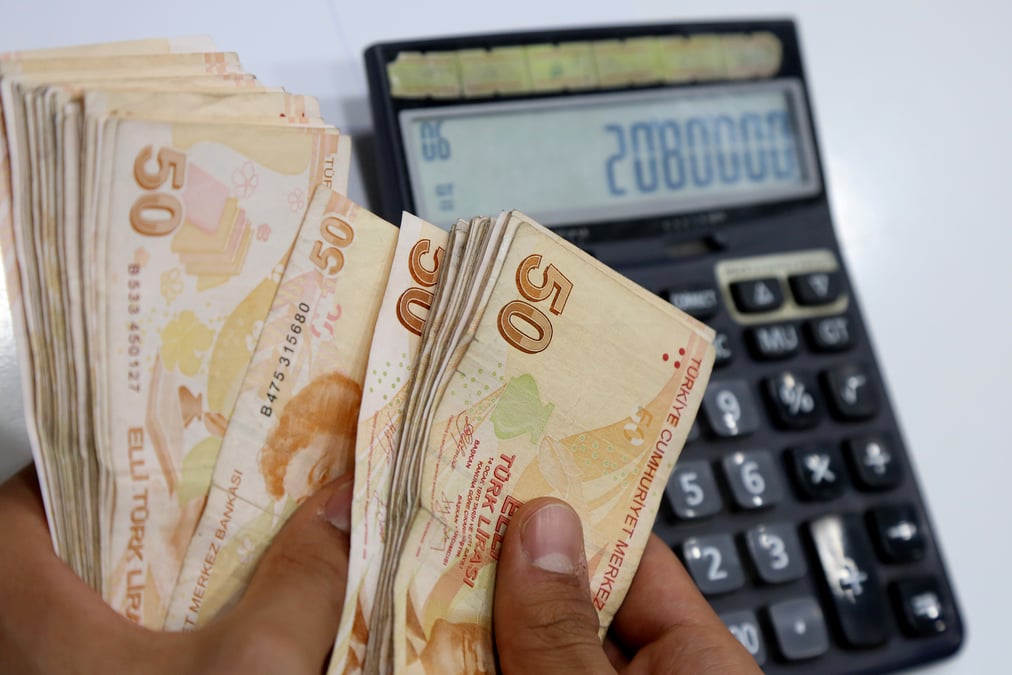 Turquie: la banque centrale simplifie sa politique, la livre en profite