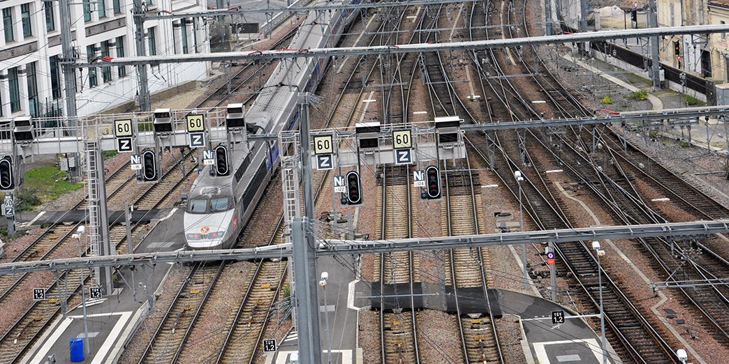 La LGV Tours-Bordeaux a permis de faire sauter le bouchon ferroviaire au nord de Bordeaux, il reste celui au sud de la gare Saint-Jean.