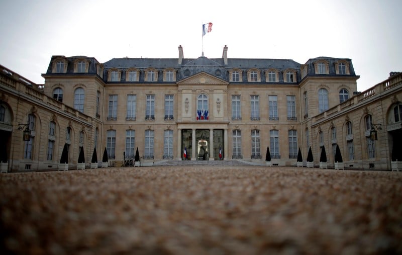 Sur le cas sauvage, hollande se donne le temps de la reflexion