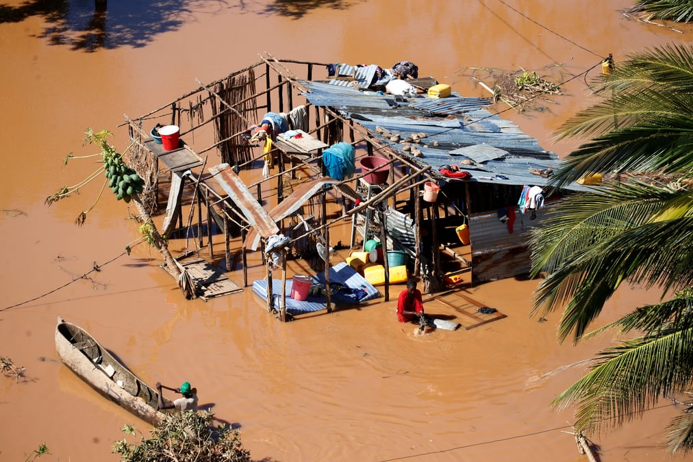 Le bilan du cyclone idai s'eleve a 242 morts au mozambique