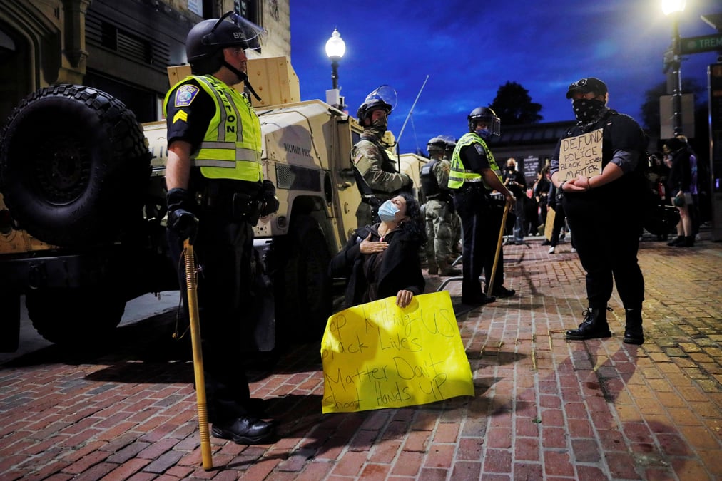 Usa: les elus du massachusetts approuvent un projet de reforme de la police