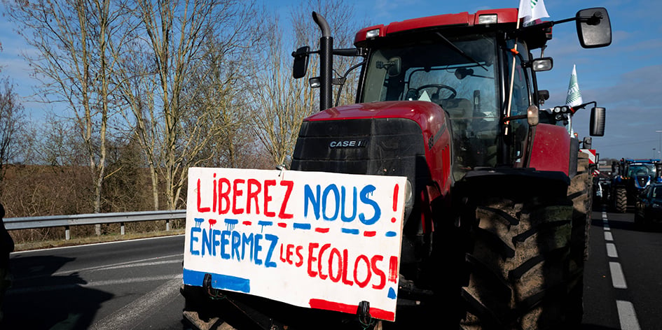 Pour les ONG et les députés Écologistes, la suspension du plan Écophyto est un signe supplémentaire qu'Emmanuel Macron ne sera jamais au rendez-vous de la lutte pour le climat.