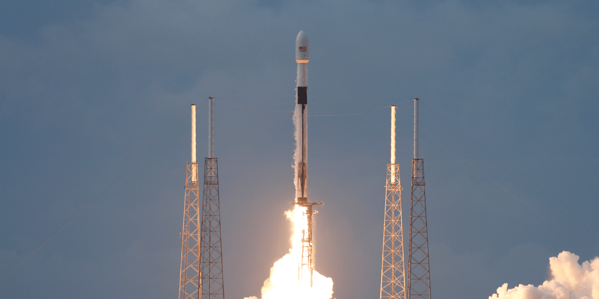 Décollage, de Cap Canaveral, d'une fusée Falcon 9. SpaceX.