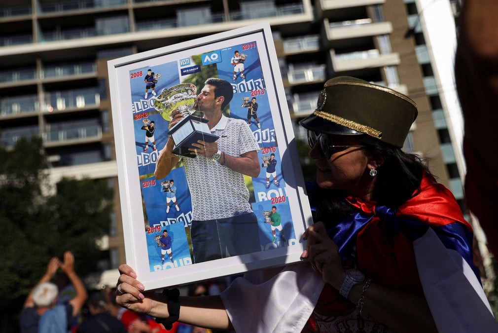 Tennis: l'australie se hate de regulariser sa decision de bloquer l'entree de djokovic a cause de son statut vaccinal