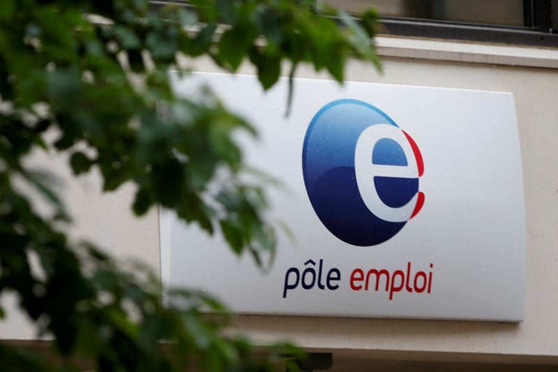 Francois hollande parle de la tendance a la baisse du chomage