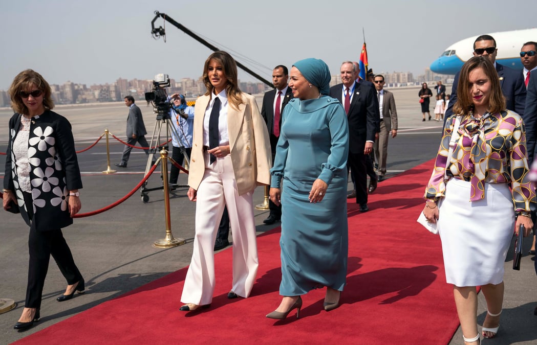 Melania trump en egypte, derniere etape de sa tournee africaine