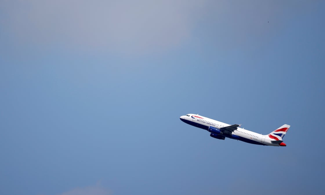 Usa et royaume-uni devraient travailler a la reprise des voyages, selon un communique