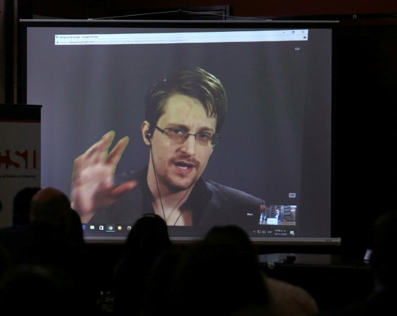 Le permis de sejour russe de snowden prolonge de "quelques annees"