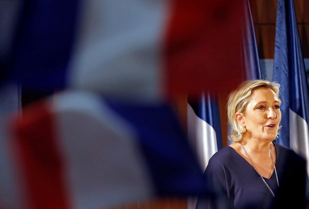 Le pen cible macron et fillon