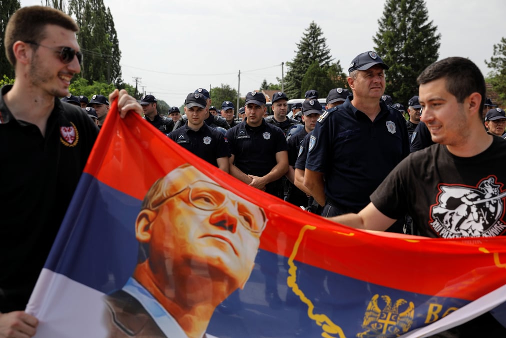 La police serbe empeche un meeting de l'ultranationaliste seselj