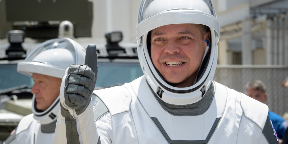 Les astronautes Bob Behnken, au premier plan, et Doug Hurley, qui ont embarqué dans la capsule.