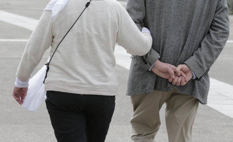 Les pays de l'ocde face au defi de la viabilite sociale de leurs systemes de retraite