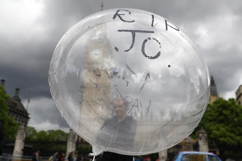 Jo cox a ete tuee en raison de ses opinions politiques, dit son mari