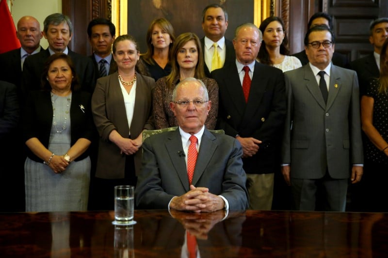 Le president peruvien pousse a la demission
