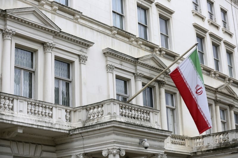 L'iran deplore les instructions donnees par paris a ses diplomates