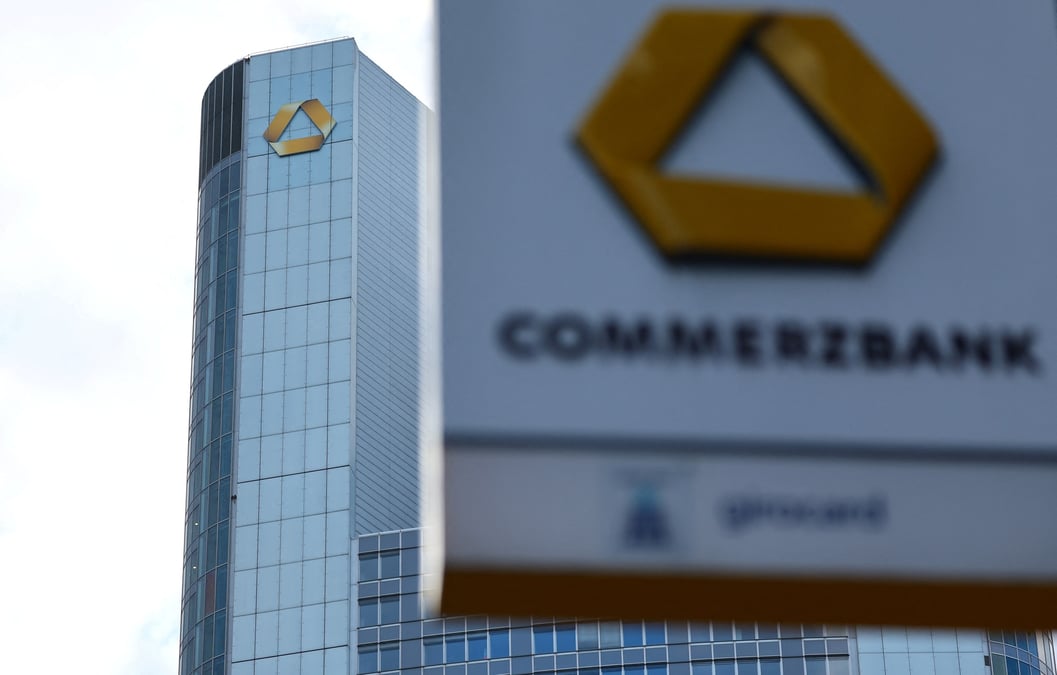 Un logo commerzbank a francfort, allemagne