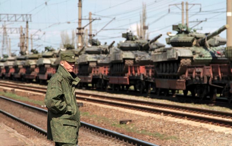 La Russie retire un bataillon à la frontière ukrainienne
