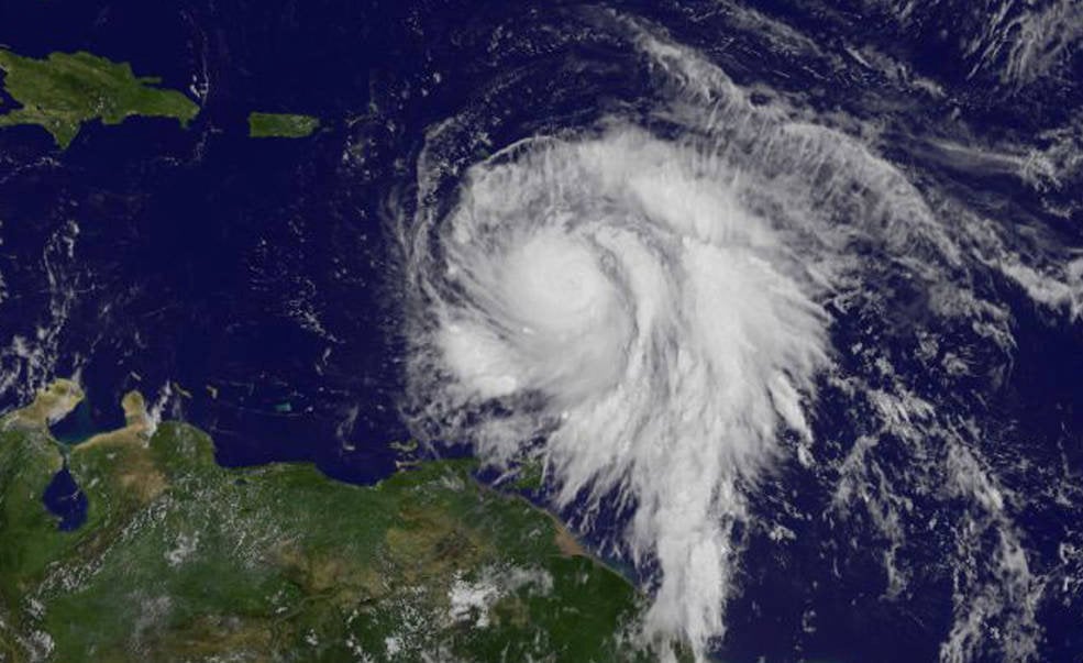 L'ouragan maria, classe en categorie 5, balaie la martinique