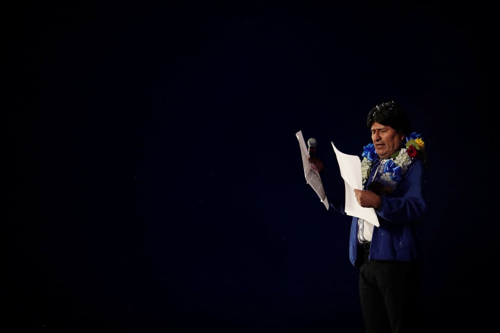 Evo morales donne favori pour un nouveau mandat en bolivie