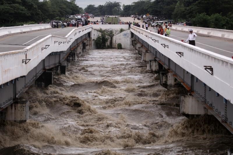 Rupture d'un barrage en birmanie, 50.000 personnes evacuees