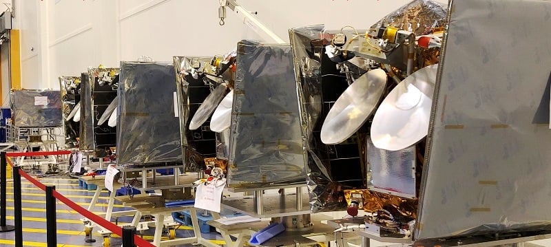La croissance du marché des petits satellites (smallsats) sera notamment stimulée par l'arrivée des grandes constellations telles que OneWeb (ici sur la photo), Starlink SpaceX et le projet Kuiper (Amazon)