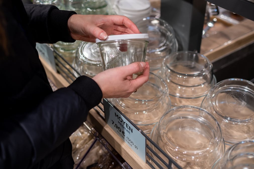Pour développer cette nouvelle offre, Franprix a conclu partenariat avec une startup spécialiste de la réutilisation de contenants alimentaires, SolZero.