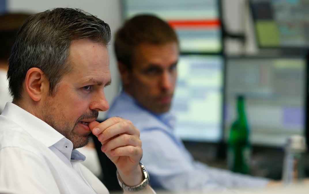 Les bourses europeennes terminent en baisse