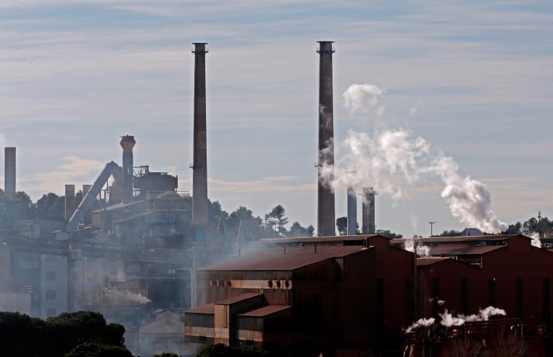 Refere contre un arrete sur les rejets polluants du site alteo de gardanne