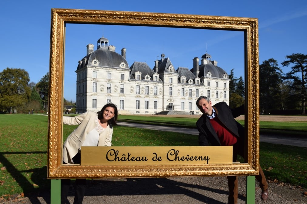 Pour pallier la baisse des recettes, les propriétaires de Cheverny, Charles-Antoine et Constance de Vibraye, envisagent d’augmenter le prix moyen des billets d’entrée et réfléchissent à la mise en place de visites VIP.