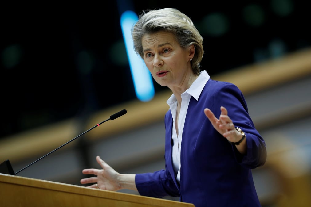 Vaccin: le contrat de l'ue avec astrazeneca a des clauses contraignantes, dit von der leyen