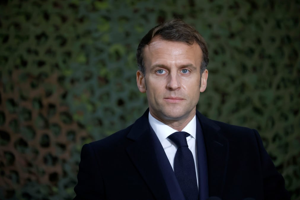 France: macron consultera scientifiques et medecins en fin de journee
