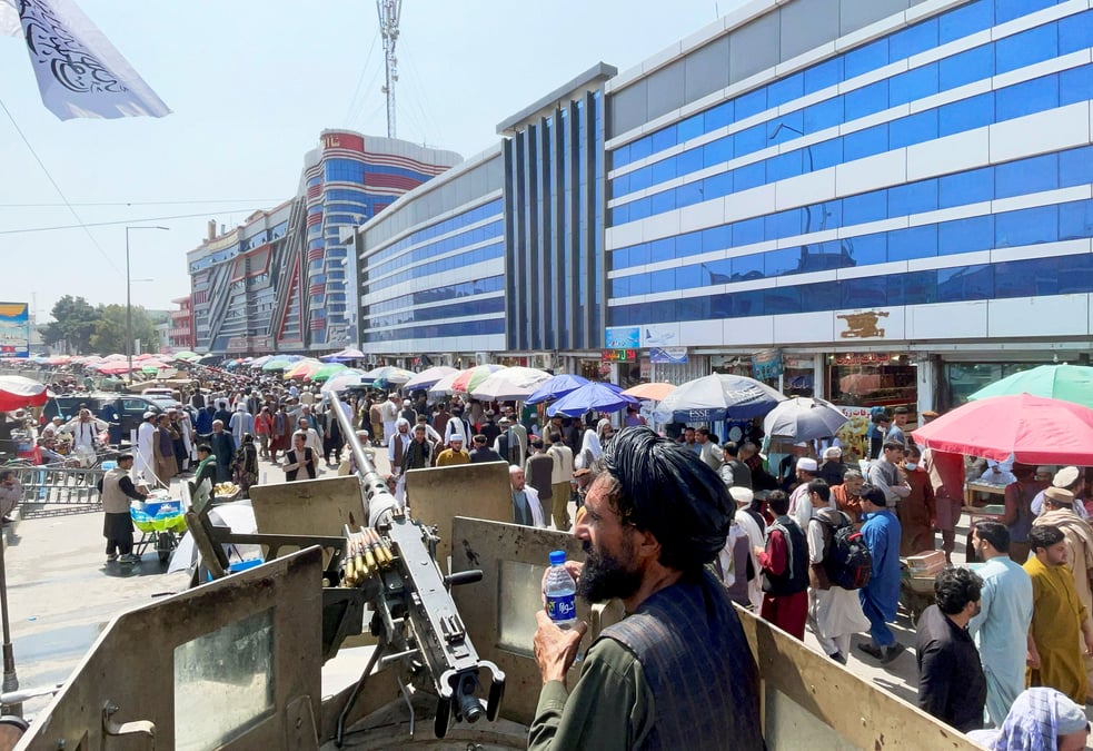 Des taliban dispersent des manifestants a kaboul en tirant en l'air, selon des temoins