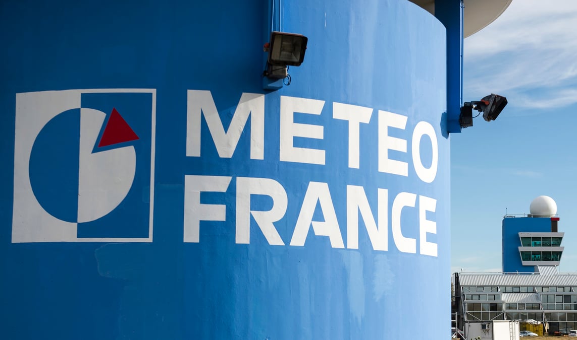 France: coupures d'electricite et transports perturbes apres la tempete aurore