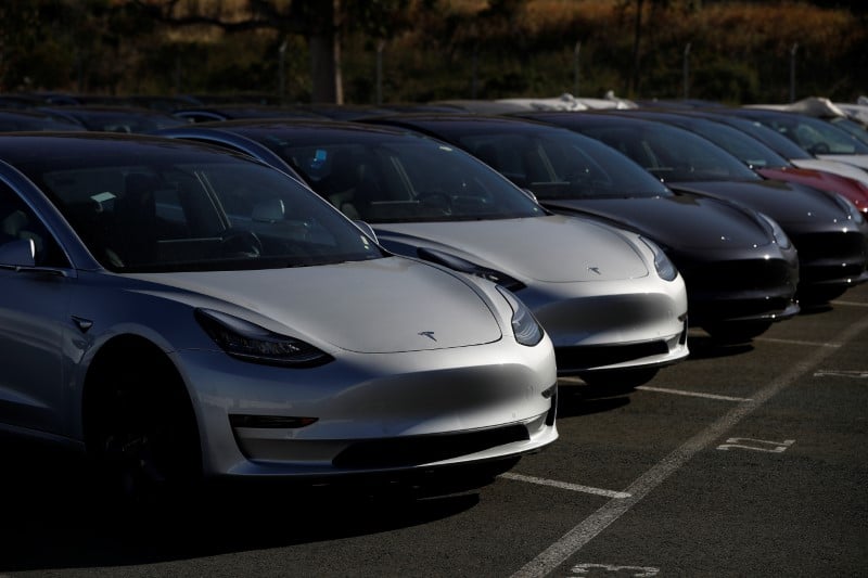 Tesla atteint les 5.000 model 3, l'action monte
