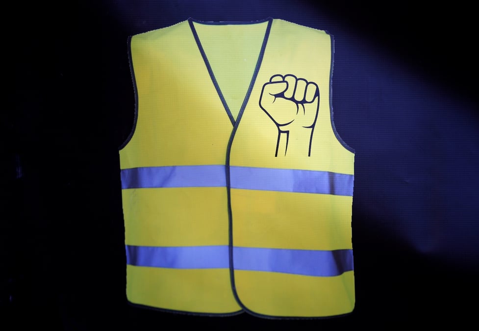 Gilets jaunes: du sursis requis contre un policier a paris pour violence
