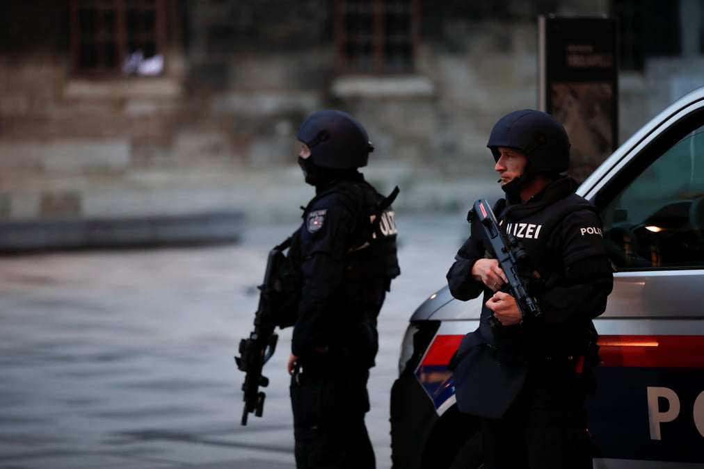 Autriche: une fusillade "terroriste" fait deux morts, la police mene la traque