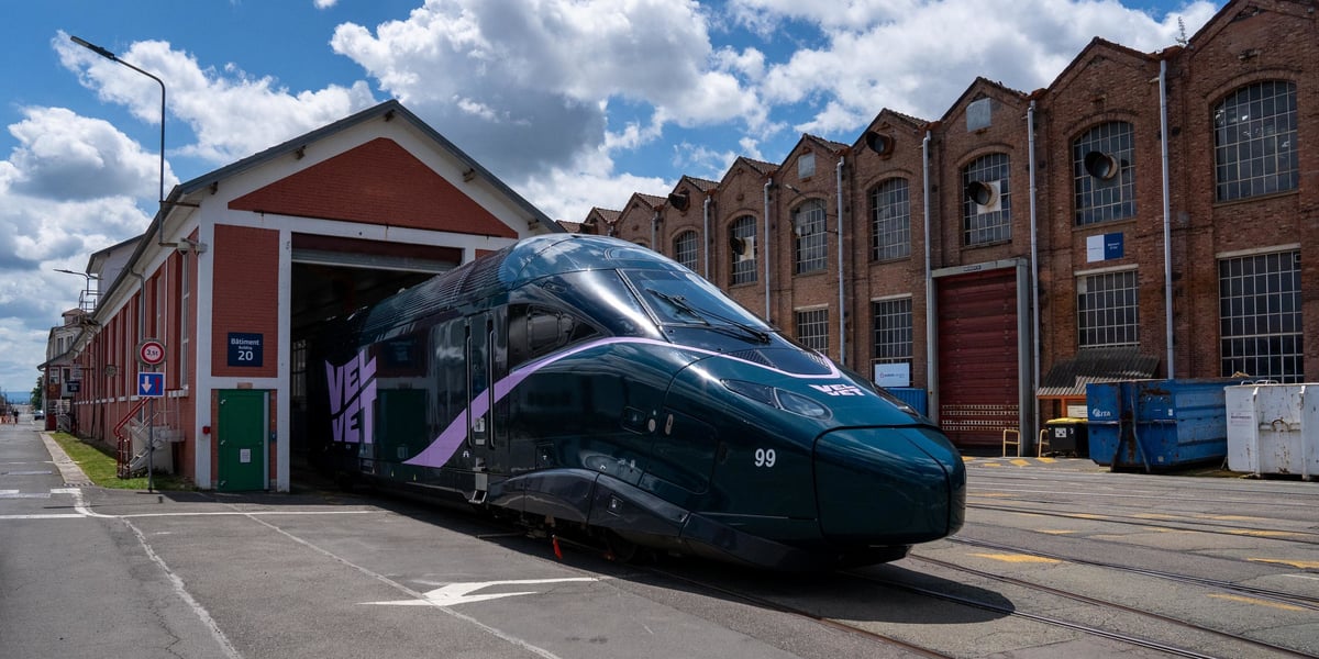 Alstom a dévoilé la première motrice aux couleurs de Velvet, la marque choisie par Proxima.