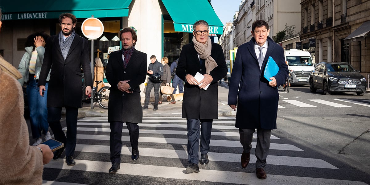 Olivier Faure entouré des présidents des groupes parlementaires socialistes, Boris Vallaud et Patrick Kanner, avant leur arrivée à l’Élysée, le 6 décembre.